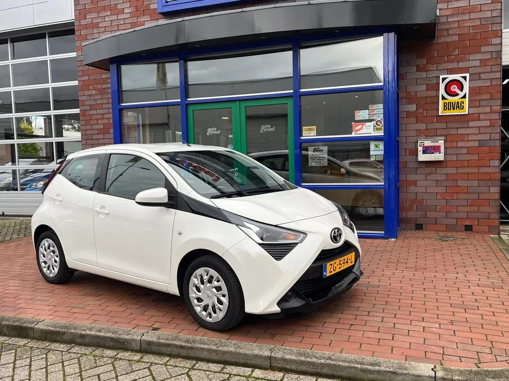 Toyota Aygo 1.0 VVT-i x-play limited navigatie via apps